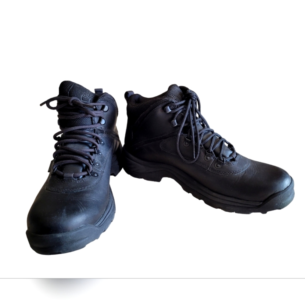 Timberland Mens NWOT Size 10 black leather waterproof hiking boots.